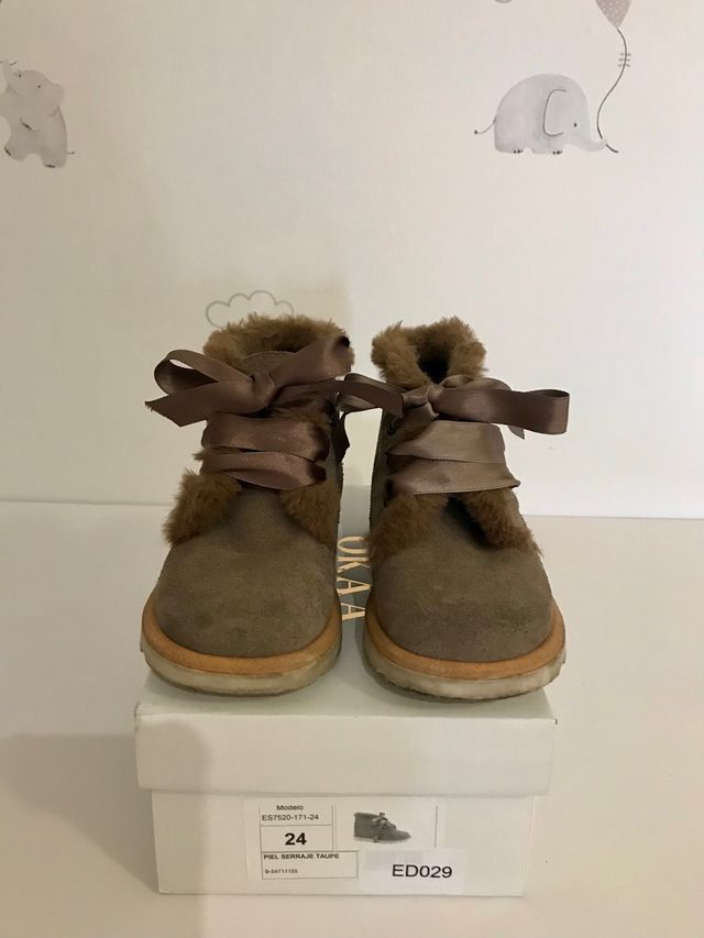 OKAA Botita Safari piel serraje marrón. Talla 24