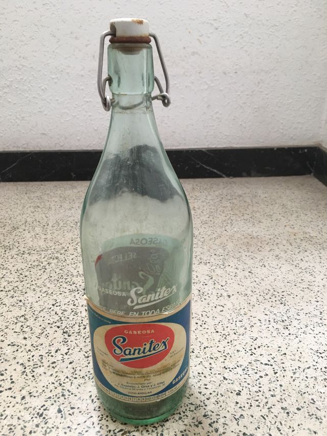 Botella gaseosa antigua de fábrica en andujar