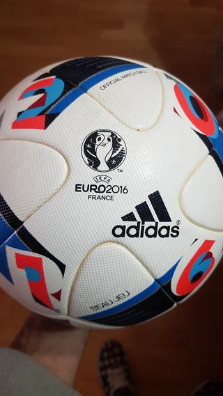 Pelota Firmada y botas de fútbol de David Aganzo