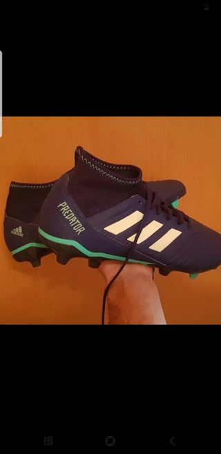 Pelota Firmada y botas de fútbol de David Aganzo