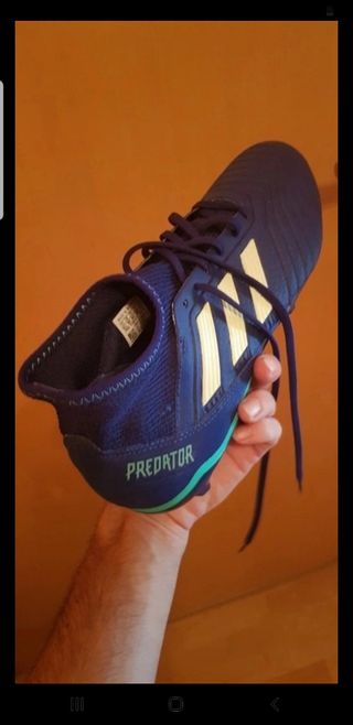 Pelota Firmada y botas de fútbol de David Aganzo