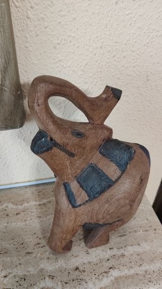 ELEFANTE DE MADERA MACIZA