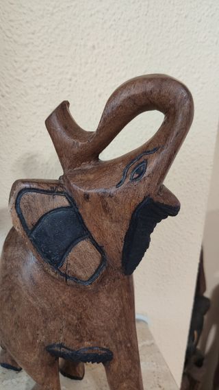 ANTIGUO ELEFANTE DE MADERA MACIZA