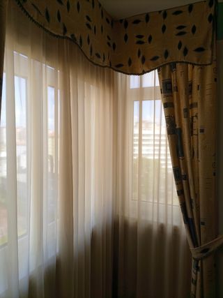 cortinas + bando + 2 fundas cojín + agarraderas
