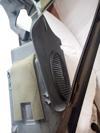 Plástico lateral interior Ford Escort. Año 1994