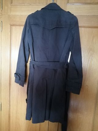 Gabardina marrón chocolate de Zara
