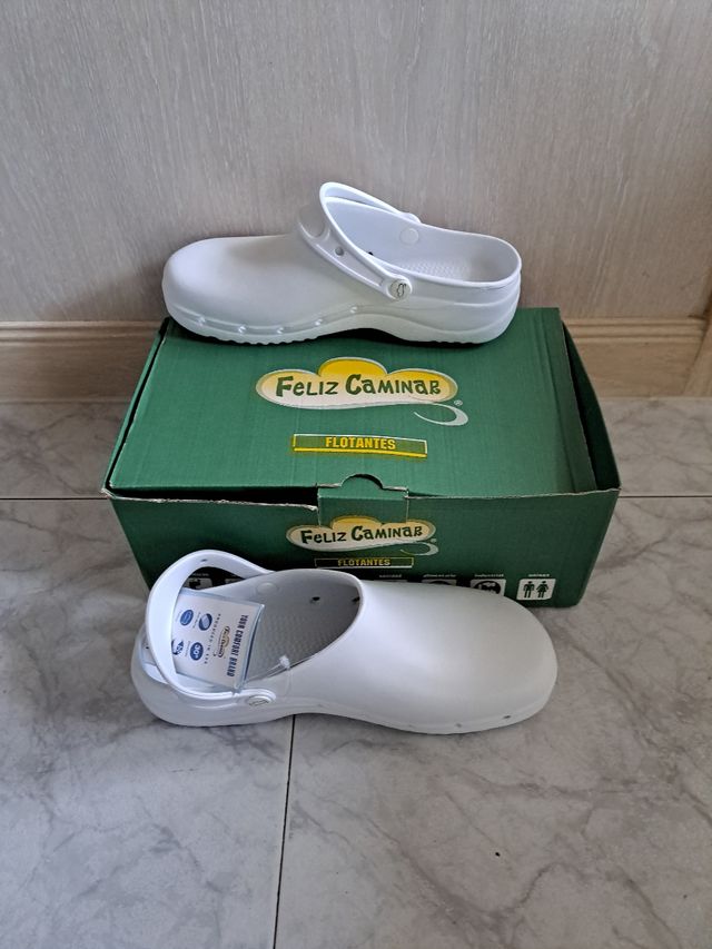 ZUECOS FLOTANTES (FELIZ CAMINAR)