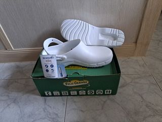 ZUECOS FLOTANTES (FELIZ CAMINAR)