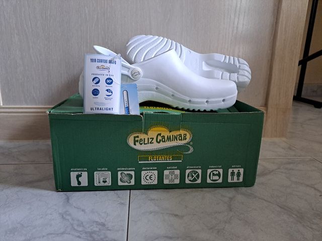 ZUECOS FLOTANTES (FELIZ CAMINAR)