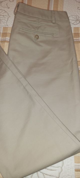 Pantalon chino beis.NUEVO. Marca GAP original.