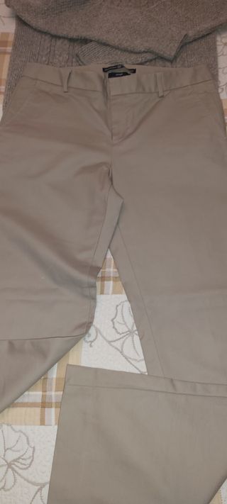Pantalon chino beis.NUEVO. Marca GAP original.