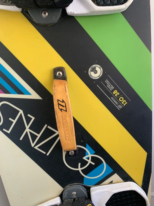 Tabla de kitesurf North, medidas 130x38