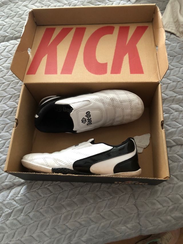 Zapatillas Kick Black-Kids .Marca Daedo.