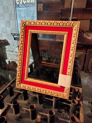 Diferentes Marcos dorados pequeño mediano grande