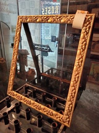 Diferentes Marcos dorados pequeño mediano grande