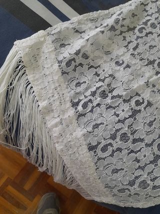 Mantilla, manton, chal, echarpe o fular