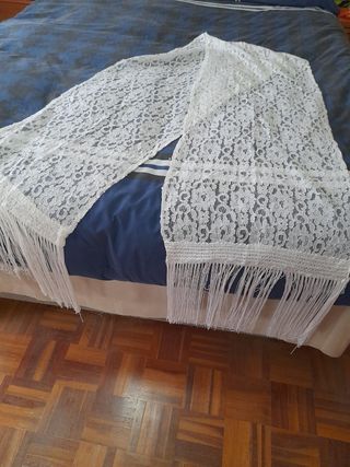 Mantilla, manton, chal, echarpe o fular