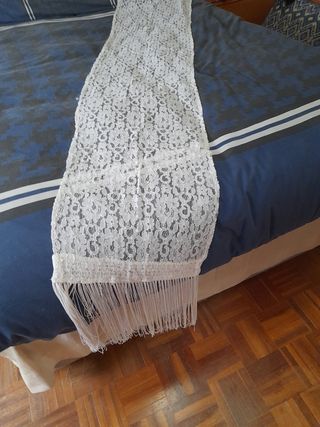 Mantilla, manton, chal, echarpe o fular