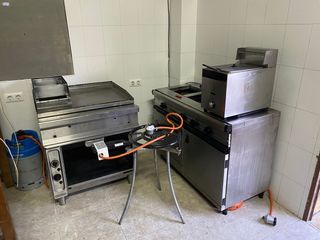 Cocina industrial gas con 3 fuegos plancha + horno