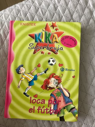 Kika súper bruja loca por el fútbol