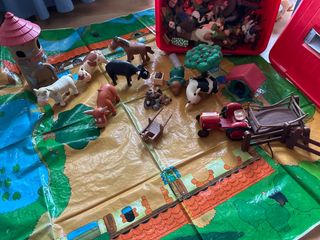 COLECCIÓN DE LIBROS Y ANIMALES DE GRANJA