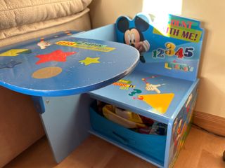 MESA/ESCRITORIO DE MADERA MICKEY MOUSE 
