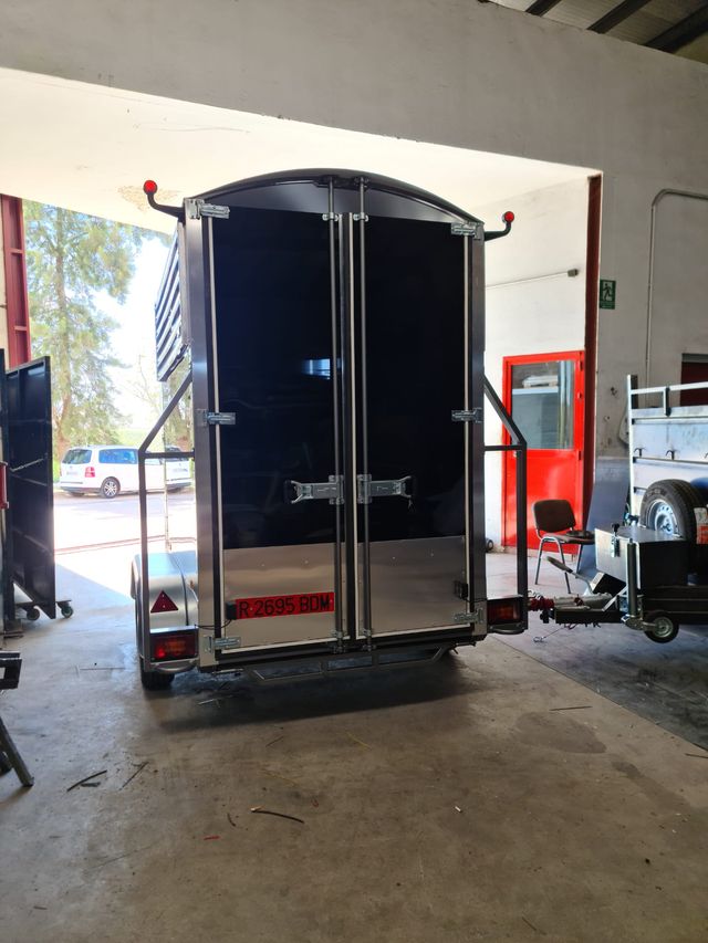 Remolque portacaballos