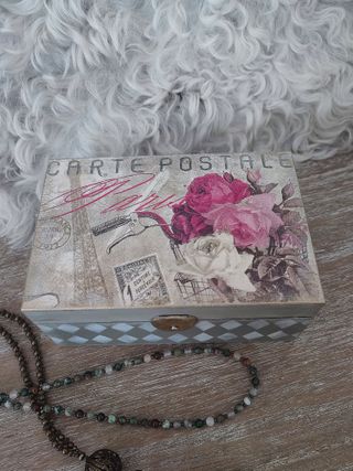 Caja de madera decorada