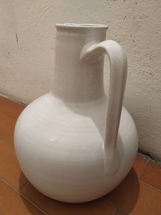 Jarrón de cerámica blanco