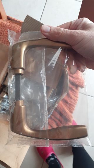 maniglie per porte e finestre quadro 8