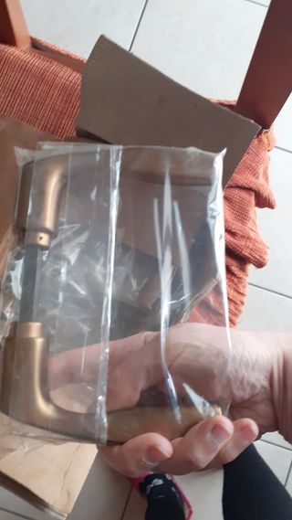 maniglie per porte e finestre quadro 8