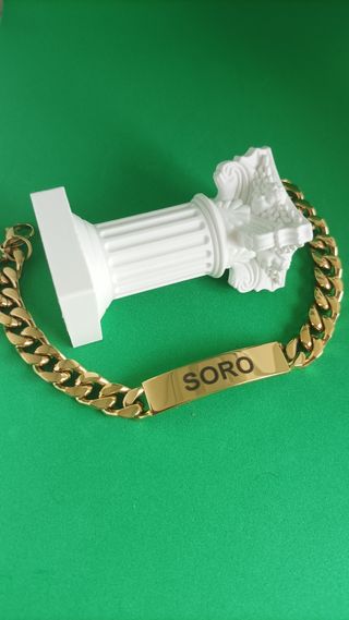 esclava de acero con nombre Soro