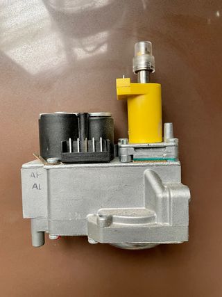 Válvula de gas (Honeywell VK4 105 M)