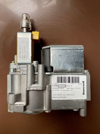 Válvula de gas (Honeywell VK4 105 M)