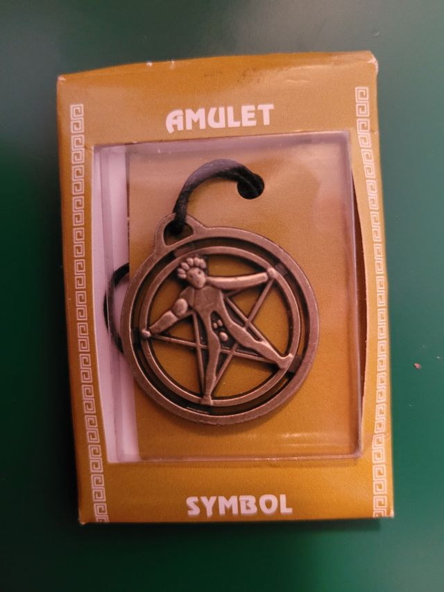 Colgantes amuletos. nuevo