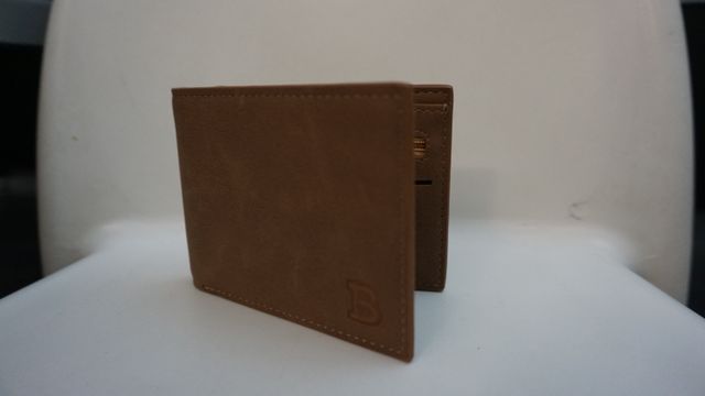 Portafoglio uomo nuovo mai usato tasche carte cred