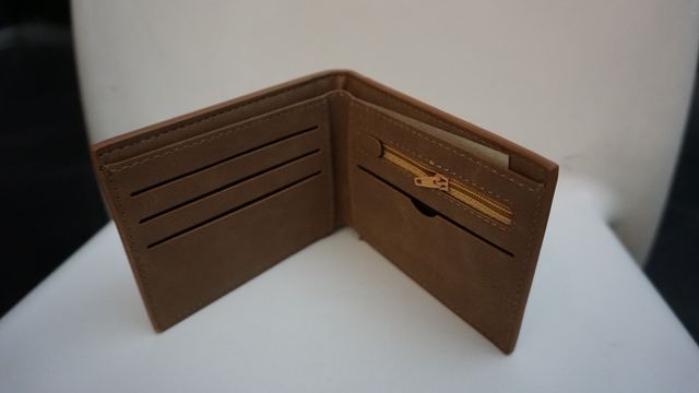 Portafoglio uomo nuovo mai usato tasche carte cred