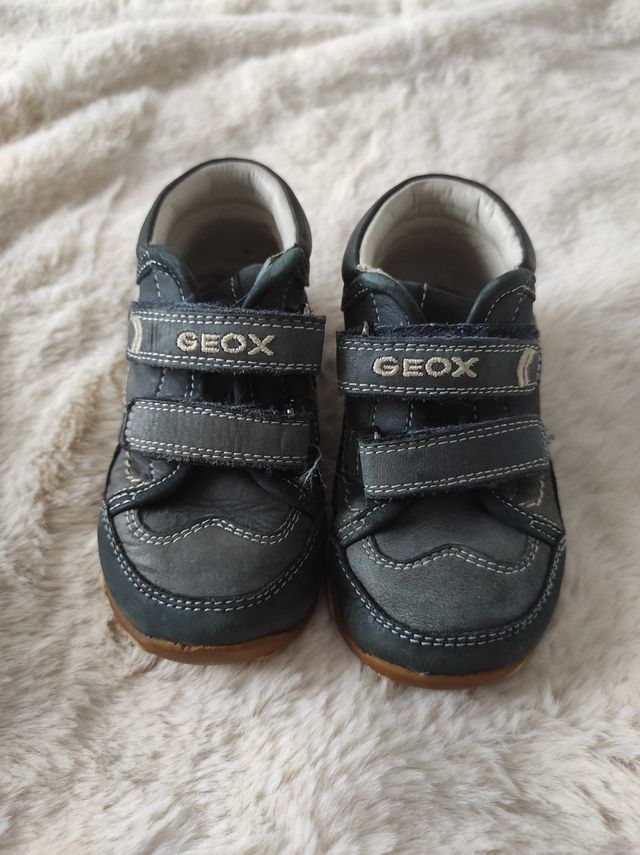 Zapatillas azules talla 21 de Geox.