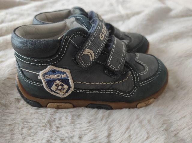 Zapatillas azules talla 21 de Geox.