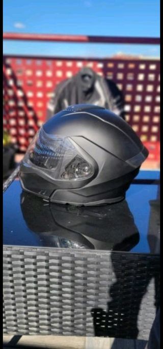 conjunto chaqueta L y casco de moto M abuen precio