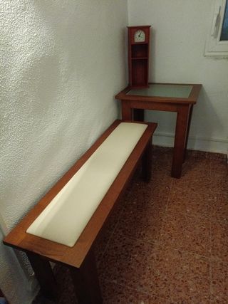 Muebles. Banco y mesita.