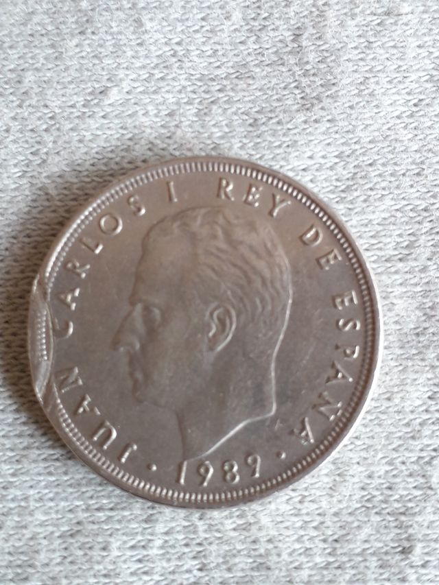 Moneda de 5 pesetas de 1989 con golpe