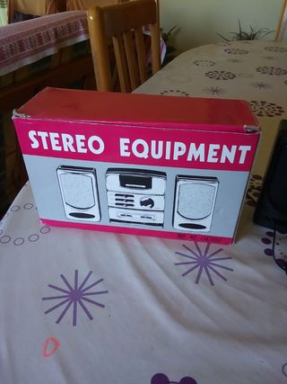 Radio con altavoces.