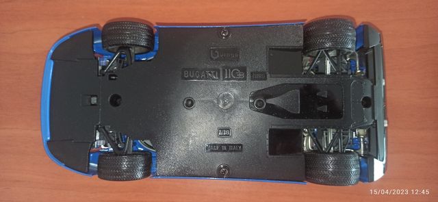 BUGATTI EB11O (1991) 1/18 DIAMONDS METAL BURAGO