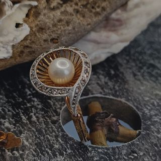 Conjunto Perla Cultivada y Zirconitas. Oro de Ley.