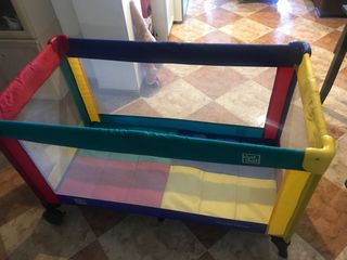 Parque infantil con colchon