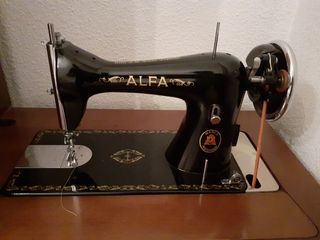 Máquina antigua de coser ALFA