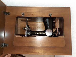 Máquina antigua de coser ALFA