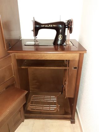 Máquina antigua de coser ALFA