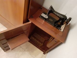 Máquina antigua de coser ALFA